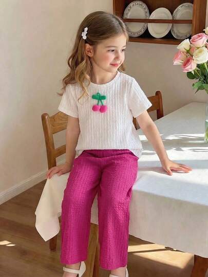 SHEIN Playful Pals 两件套女童甜美休闲白色竖条纹短袖上衣+玫红色阔腿裤套装，适合日常外出、公园、度假、聚会、返校、春夏穿着。