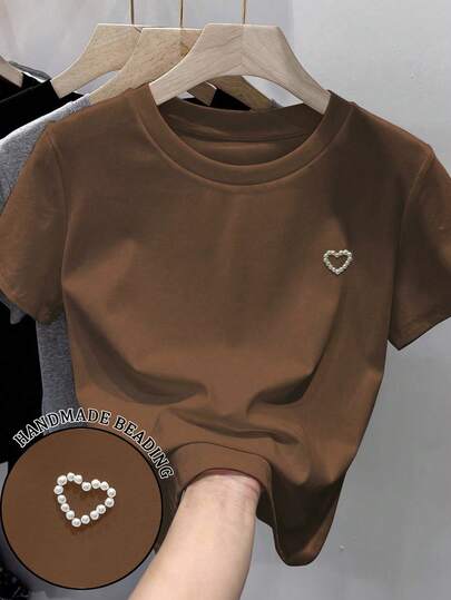 EMERY ROSE Camiseta de manga corta de cuello redondo con decoración de corazón de cuentas, estilo casual de verano