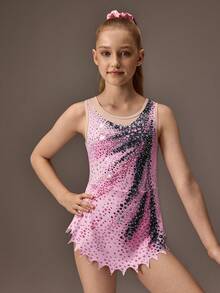 一件式少女无袖体操服，可爱粉色渐变印花，点缀闪亮水钻，不规则下摆，亲肤贴身防走光设计，非常适合艺术体操、学校舞蹈比赛及日常穿着。 - 淺粉色 - 查看 4