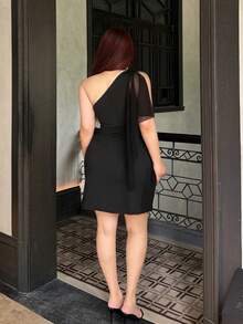 Vibekara Đầm hè ôm sát gợi cảm màu đen dành cho nữ cỡ lớn, kiểu dáng bất đối xứng vai, phối lưới, xếp ly, xẻ tà, phong cách châu Âu và Mỹ. Đầm thường ngày thanh lịch, đa năng, dành cho nữ cỡ lớn. - màu đen - Xem 2