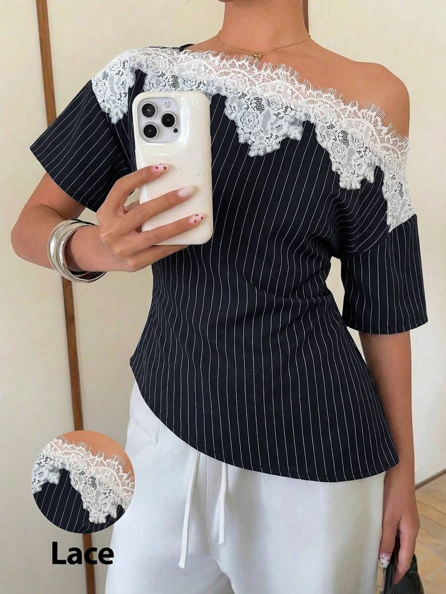 Siren Gaze 女士蕾丝拼接缎面衬衫，不对称肩领设计 - 藏蓝色 - 查看 1