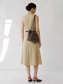 Uhlyne Ins博主最爱的夏季法式极简主义无袖立领连衣裙，高腰A字喇叭修身中长连衣裙，休闲办公百搭吊带裙（不含腰带） - 杏色 - 查看 2