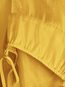 Aveloria Rosie 香槟金无袖上衣，轻盈透视质地，层叠荷叶边下摆装饰，细肩带设计，露肩性感款式，适合晚宴、派对和时尚场合，凸显腰部曲线，荷叶边下摆设计，丝滑闪亮面料。关键词：荷叶边下摆上衣，露肩设计，透视上衣，细肩带，波浪荷叶边下摆，丝绸上衣，晚礼服，性感时尚，派对。光泽浪漫飘逸荷叶边花卉装饰女士吊带背心。 - 黃色 - 查看 7