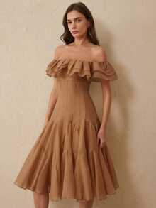 BELROSIE Vestido amarillo de hombros descubiertos, cuello con volantes en capas, diseño plisado en 3D, estilo romántico y elegante, tela ligera y transparente, adecuado para fiestas de verano, vacaciones en la playa y bodas de damas de honor, silueta con cintura ceñida, tela de gasa vaporosa. Características clave: Vestido de hombros descubiertos, dobladillo con volantes, corte 3D, cintura ceñida, ocasiones casuales de vacaciones de verano - Café - Ver 6