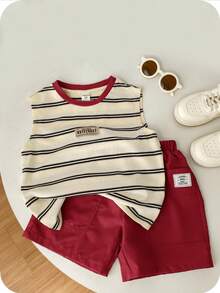 SHEIN 2 pièces Ensemble Top sans manches imprimé rayé et short de couleur unie confortable et polyvalent pour jeunes garçons - Rouge - Voir 3