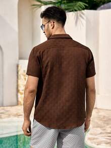 Mercer Haus Áo sơ mi nam tay ngắn màu trơn, kiểu dáng tối giản và thời trang, thích hợp mặc hàng ngày, lý tưởng cho kỳ nghỉ hè ở vùng nhiệt đới Hawaii. - màu nâu - Xem 2