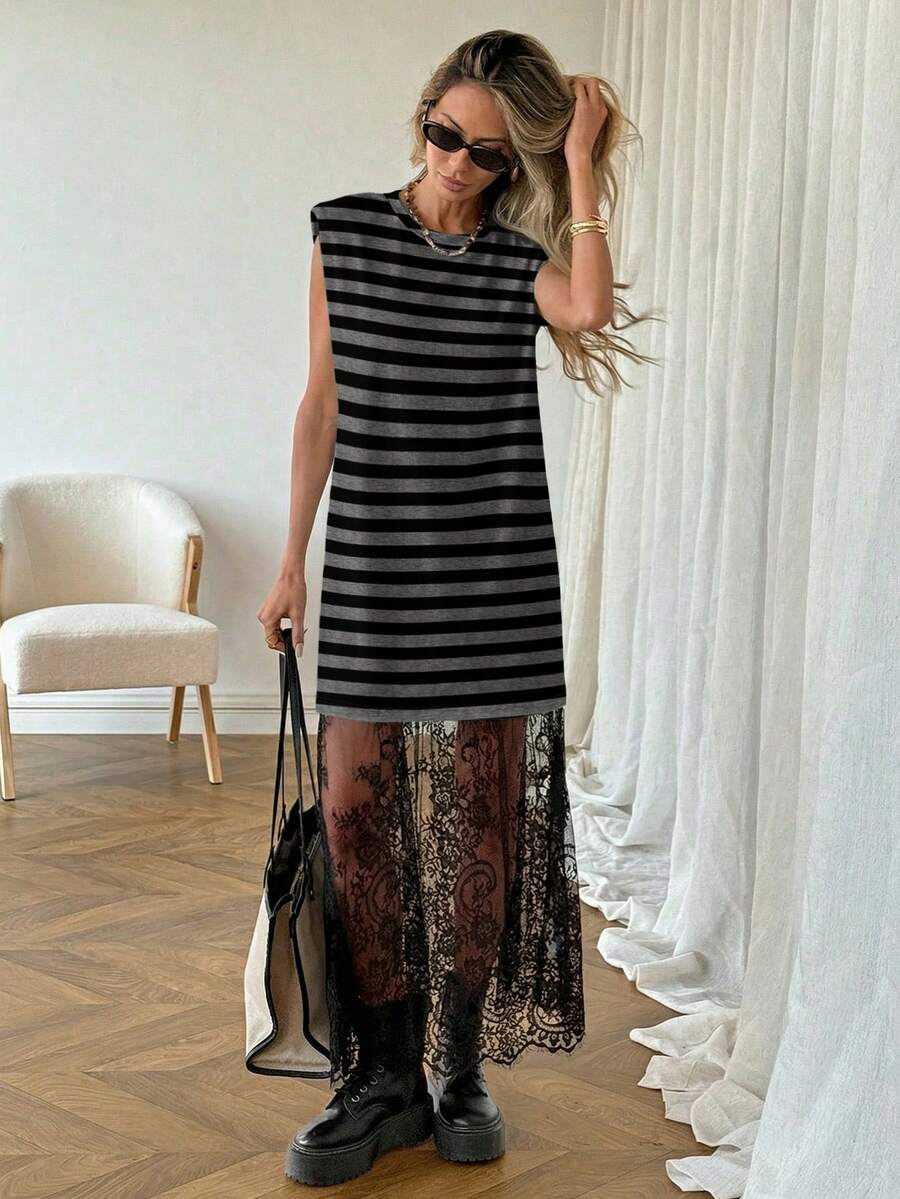 SHEIN LUNE 女士休闲纯色蕾丝拼接无袖长裙，适合日常穿着、通勤，时尚百搭，春夏皆宜。这款连衣裙适合春假和夏季穿着，款式多样，包括休闲长裙、外出连衣裙、夏日连衣裙等。黑色款适合日常穿着、通勤、夏季穿着等多种场合。 - 彩色 - 查看 1