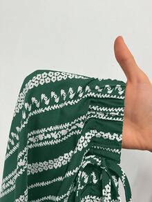 Solflare Celana Pendek Kasual Longgar Ukuran Besar Bermotif Hijau Zaitun - Dark Green - View 6
