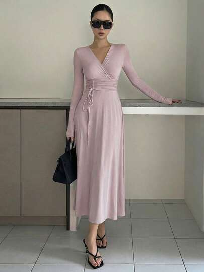 DAZY Herbst/Winter charmantes plissiertes Design gestricktes Kleid mit drapierter Taille für Damen, Loungewear