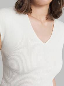 Ontre 2026 Frühling/Sommer Damen Strickoberteil, weißes Vintage-Stil elastisches Strickoberteil, minimalistischer lässiger Urlaubs-Passform einfarbiger ärmelloser Pullover, urban-schicker minimalistischer eleganter taillierter V-Ausschnitt modischer Strickbluse für Damen - Beige - Übersicht 4