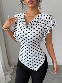 SHEIN Elenzya Áo thun nữ cổ điển in chấm bi đen trắng, tay áo bèo nhún bất đối xứng, dáng ôm, vạt áo bất đối xứng, thanh lịch, thích hợp mặc đi nghỉ mát và công sở. - Đen và trắng - Xem 7