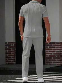 Manfinity Homme 男士夏季休闲基础款纹理前扣短袖衬衫和裤子套装 - 灰色 - 查看 2
