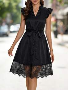 Clasi Vestido con estampado gráfico, cuello en pico, mangas de mariposa, cinturón y falda con volantes - Negro - Ver 8