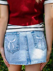 Ananda Vibes Váy denim xanh nữ, váy ngắn cạp thấp, thêu nơ tinh tế, váy denim mùa hè phong cách đại học, đi chơi - Rửa nhẹ - Xem 2
