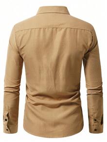 Manfinity Mode Camisa casual de manga larga con botones y estampado total para hombre, formal - Caqui - Ver 2
