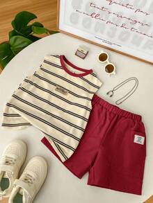 SHEIN 2 pièces Ensemble Top sans manches imprimé rayé et short de couleur unie confortable et polyvalent pour jeunes garçons - Rouge - Voir 6