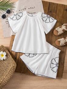 SHEIN Setelan Baju Longgar Belahan Belakang Minimalis untuk Anak Perempuan dengan Celana Pendek, Pakaian Dua Potong Retro Putih untuk Liburan Keluarga di Musim Panas. - Putih - View 1