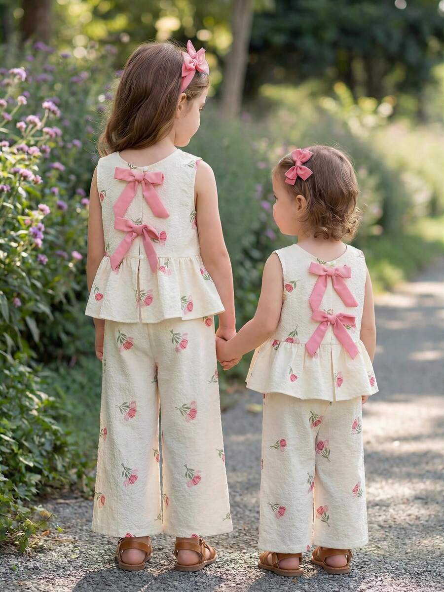 Emery Rose Kids Emery Rose Kids Bộ 2 món gồm áo thun cổ tròn kẻ caro dệt kim và quần ống rộng thoải mái cho bé gái. - trắng - Xem 1