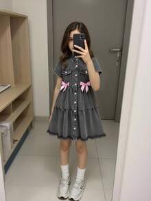 少女短袖牛仔连衣裙，休闲舒适纽扣装饰蝴蝶结牛仔连衣裙，时尚街头风百搭轻盈面料，春夏新款 - 灰色 - 查看 4