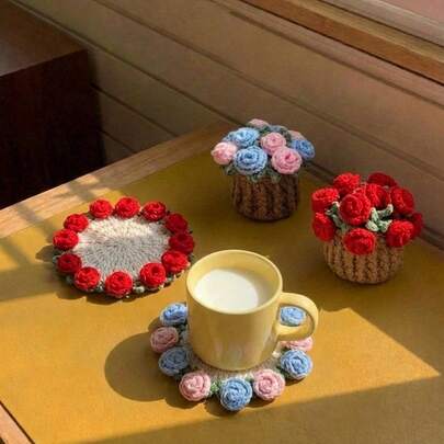 Joivida 1 件手工钩织圆形餐垫，饰有红色玫瑰和绿色叶子图案，匠心独具的餐桌装饰保护垫，温馨家居厨房必备，送给朋友、家人、爱人、朋友、家人、情人节、生日的礼物。适合春夏季节。