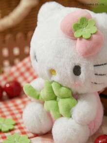 POKOJA LAND HELLO KITTY AND FRIENDS | 小猫毛绒玩具 - 带有绿色幸运四叶草，可爱的聚酯纤维填充动物，迷你吉祥物，非常适合送给女孩朋友、孩子作为生日、感恩节、复活节和派对礼物，也可作为沙发床表面装饰。 - 彩色 - 查看 4