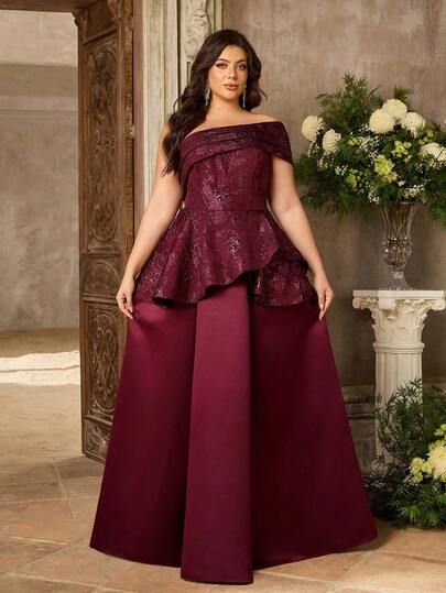Aureia Đầm cỡ lớn sang trọng, thanh lịch màu đỏ rượu vang, chất liệu jacquard satin, phối nhiều mảnh vải, cổ áo bất đối xứng, viền bèo nhún, thích hợp cho tiệc tối, tiệc độc thân, hẹn hò, dạ hội, kỳ nghỉ, sinh nhật, đám cưới.