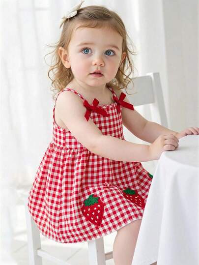 SHEIN Đầm đỏ thời trang thường ngày cho bé gái, trang trí nơ ruy băng phía trước, viền in hình dâu tây, đầm không tay dáng suông, thích hợp cho bé gái mặc vào mùa xuân/hè, dễ thương, thanh lịch, đơn giản, thoải mái, phù hợp mặc hàng ngày, đi học, đi chơi, dự tiệc, nghỉ lễ.