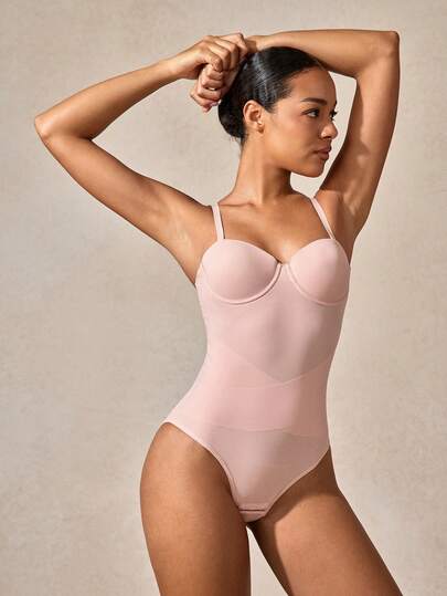 Veilyse Bộ jumpsuit thời trang và thanh lịch với thiết kế cúp ngực.