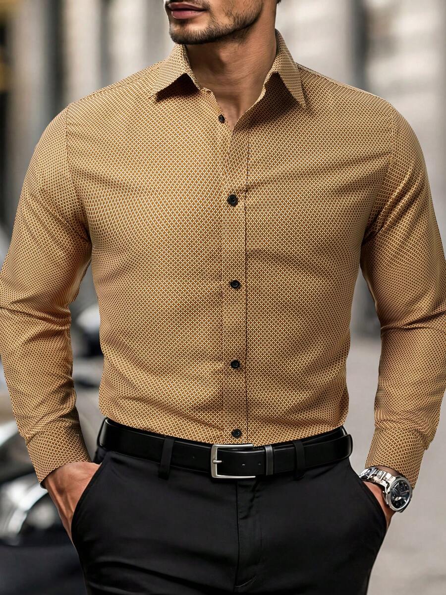 Manfinity Mode Camisa casual de manga larga con botones y estampado total para hombre, formal - Caqui - Ver 1