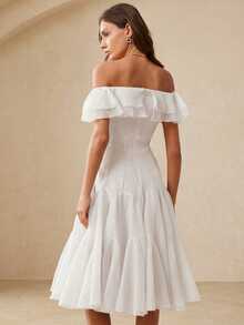 Aveloria Rosie 黄色露肩连衣裙，层叠荷叶边露肩领口，3D立体剪裁多层褶皱设计，浪漫优雅风格，轻盈透气面料，适合夏季派对、海滩度假和伴娘穿着，收腰设计，飘逸雪纺面料。主要特点：露肩连衣裙，荷叶边下摆，3D立体剪裁，收腰设计，夏季度假休闲场合。 - 杏色 - 查看 2