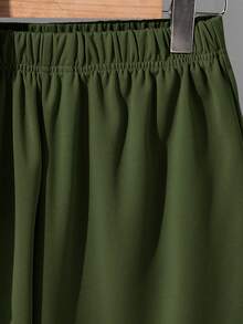 SHEIN Set de 2 piezas de camiseta de manga corta con cuello redondo y pantalones cortos con gráfico de letra 3D en relieve para adolescentes varones, adecuado para ir y venir, la escuela, el uso casual diario, deportes, primavera/verano - Verde militar - Ver 4
