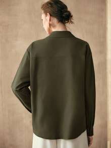 Arave Camisa casual recta de mujer con cuello de camisa, manga larga tipo raglan y media cartera, de tela tejida lisa - Verde militar - Ver 5