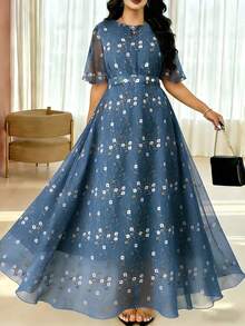 Modelyn 藍白花卉印花仿刺繡優雅圓領泡泡袖女款極簡主義長洋裝，夏季收腰婚禮賓客度假款 - 彩色 - 查看 3