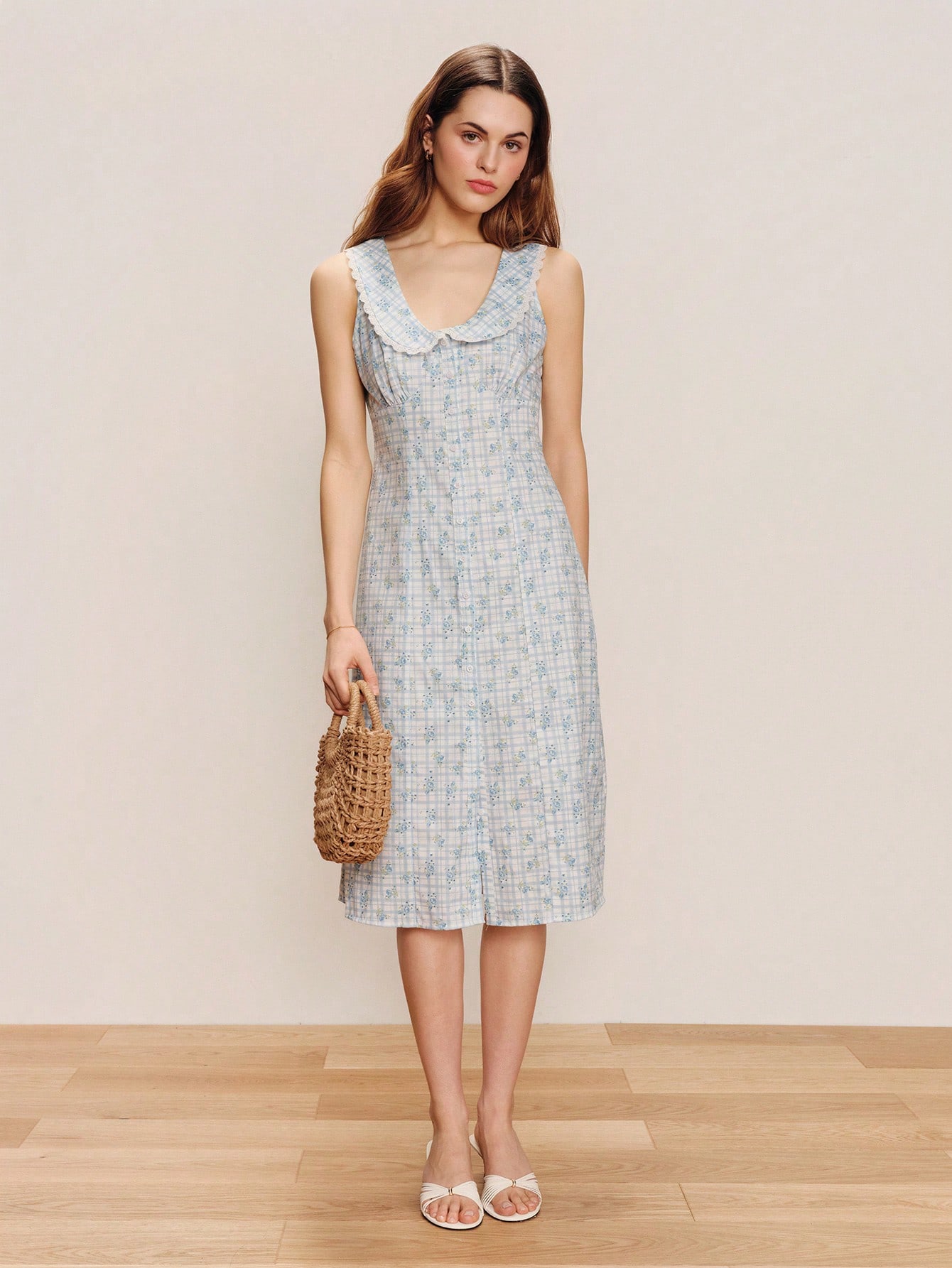 Vestido midi coqueto de primavera/verano con escote de princesa y estampado a cuadros con volantes