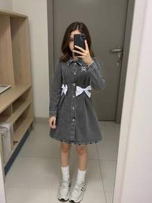 新款女童牛仔连衣裙，收腰设计，可爱蝴蝶结点缀，春夏休闲舒适纽扣牛仔连衣裙，刺绣图案，时尚街头风，百搭面料 - 灰色 - 查看 4