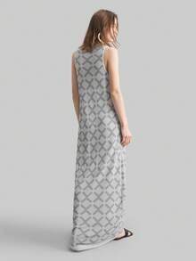 Ontre 2025 女式 V 领简约图案毛衣裙、长款吊带裙、时尚度假风格、简约复古 - 白色 - 查看 2