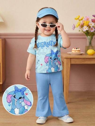 SHEIN Bộ 2 món gồm áo thun ngắn tay cổ tròn dáng rộng và quần ống loe họa tiết thỏ xanh hoạt hình dễ thương cho trẻ sơ sinh và trẻ nhỏ, thoải mái cho mùa hè, có thể mặc nhiều lớp vào mùa thu, trang phục trẻ em thời trang.
