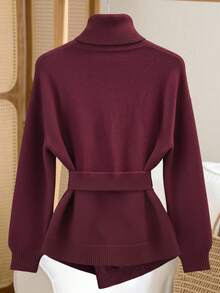 Franclia 女士时尚冬季优雅酒红色纯色高领落肩长袖宽松带腰带金属扣装饰腰部设计不对称下摆灯笼袖针织套头毛衣 - 紅色 - 查看 2