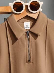 SHEIN Bộ 2 món áo polo và quần short dệt kim rộng rãi, màu trơn, thích hợp cho bé trai mặc đi học, dự tiệc sinh nhật, các sự kiện buổi tối, biểu diễn, đám cưới, lễ rửa tội, lễ tốt nghiệp. Phù hợp cho mặc hàng ngày, đi học, du lịch, thể thao, phong cách Trung Đông, mùa xuân, mùa hè. - màu nâu - Xem 4