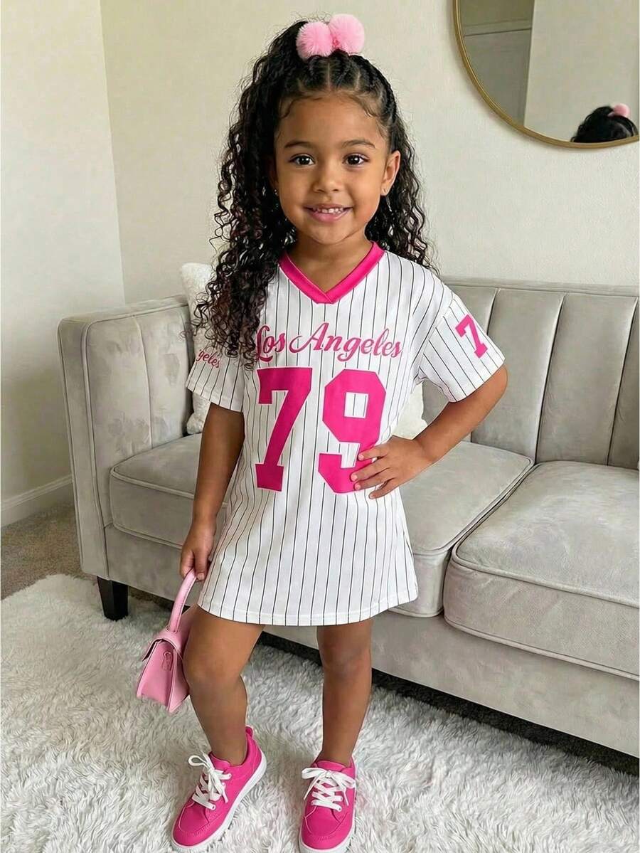 SHEIN Đầm babydoll kẻ sọc in số dáng rộng, phong cách thể thao thường ngày, thời trang đường phố dành cho bé gái. - Nhiều màu - Xem 1