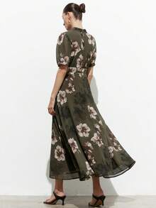 Aveloria Modichic Đầm maxi dài, chất liệu chiffon in họa tiết, dáng chữ A, eo xòe, thiết kế xếp ly organza ở ngực, tay phồng ngắn, cổ đứng, họa tiết hoa lớn, khóa kéo sau lưng ẩn, phong cách cổ điển thanh lịch, đầm thanh lịch cho nữ, đầm hoa cho nữ, đầm xanh cho nữ, đầm dự tiệc cưới cho nữ. - Nhiều màu - Xem 5