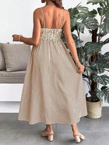 SHEIN 孕妇夏季休闲条纹A字无袖连衣裙 - 棕色 - 查看 2
