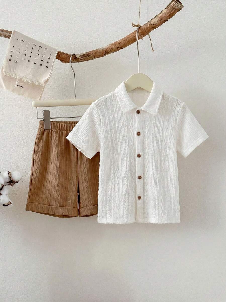 SHEIN Bộ 2 món cho bé trai, gồm áo cardigan trắng trơn dệt kim rỗng, cổ tròn, tay ngắn và quần short kaki ống rộng phối màu tương phản, thích hợp cho mùa xuân/hè, mặc hàng ngày, đi học, du lịch, nghỉ lễ, tiệc tùng. - trắng - Xem 1