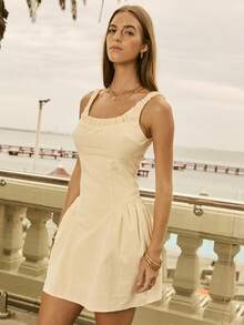 Aralina 轻盈挺括的方领修身A字廓形，休闲可爱夏季女装春季连衣裙，适合度假穿着。 - 米色 - 查看 7