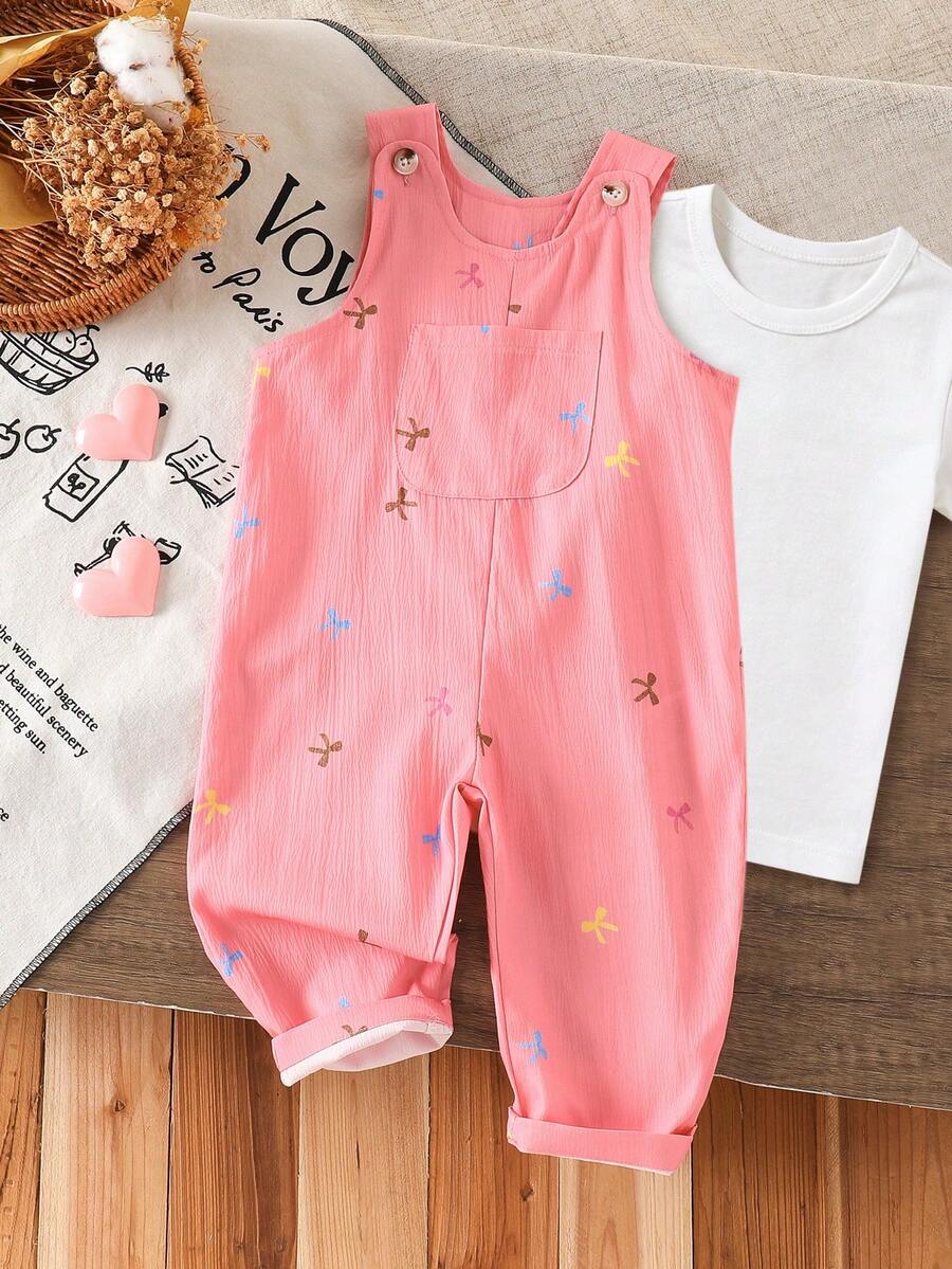 SHEIN Playful Pals 女婴/男女通用0-3岁春秋季蝴蝶印花褶皱面料围兜裤套装，休闲风格，胸前口袋装饰，适合户外玩耍休闲 - 粉色 - 查看 1