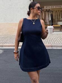 SHEIN CURVE+ 大码纯色圆领无袖简约牛仔连衣裙，百搭夏季单品，适合各种场合，包括夏季连衣裙、女士夏季服装、春季连衣裙、复活节连衣裙、节日服装、优雅派对连衣裙、沙滩连衣裙、沙滩服装、毕业礼服、休闲连衣裙、度假服装、乡村音乐会服装。 - 深色水洗藍 - 查看 3