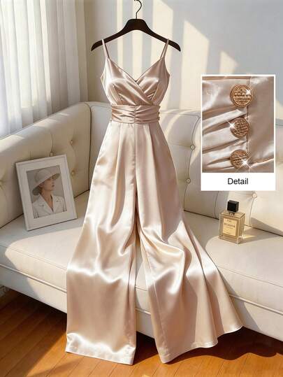 Modelyn 性感V领亮面细肩带褶皱露背优雅连体裤