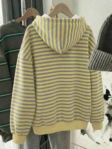 SHEIN EZwear Áo sweatshirt nữ cổ tròn dáng regular, đa năng, họa tiết sọc nhiều màu sắc theo phong cách Hàn Quốc, thích hợp mặc ngoài, chụp ảnh, cắm trại, mùa thu, mùa đông, mùa tựu trường. - Nhiều màu - Xem 2