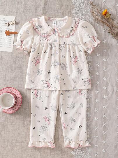 Bộ đồ ngủ cho bé gái, thoải mái và thời trang với họa tiết quả anh đào và viền bèo nhún, gồm áo tay ngắn và quần dài thanh lịch, 2 món.