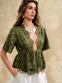 Arave 女士复古棉质V领刺绣镂空荷叶边下摆衬衫，适合日常通勤 - 綠色 - 查看 7